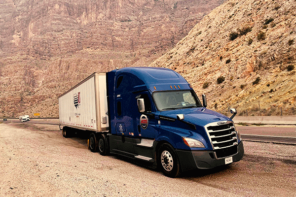 van-trailer-parked-on-interstate